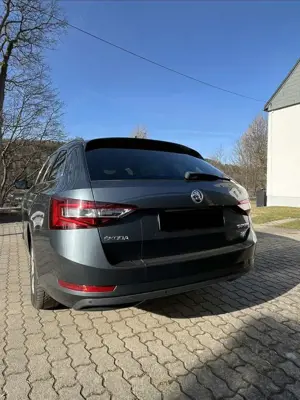 Skoda Superb Ambition 4x4,TÜV,Bremsen,Reifen,DPF neu,Navi,Xenon Bild 5