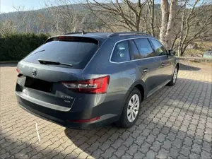 Skoda Superb Ambition 4x4,TÜV,Bremsen,Reifen,DPF neu,Navi,Xenon Bild 3