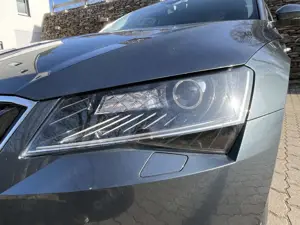 Skoda Superb Ambition 4x4,TÜV,Bremsen,Reifen,DPF neu,Navi,Xenon Bild 2