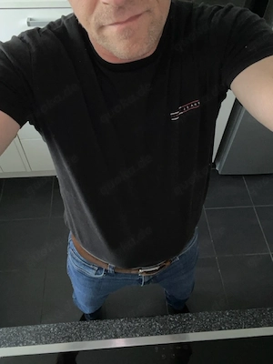 Er(50,183cm,sportlich ) fährt gern nackt Auto und sucht nackte Beifahrerin