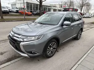 Mitsubishi Outlander Top 4WD LED.Leder.Navi.AHK.SSD.7 Sitze