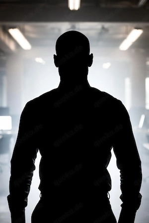 Großer sportliche Ingenieur sucht junge Dame