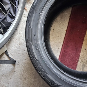 2 X Reifen 215 45R60 90 V