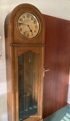 Standuhr aus frühem 20. Jahrhundert