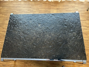 Klassischer Wohnzimmertisch aus den 70ern, Schieferplatte auf Chromgestell