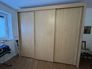 Großer Kleiderschrank für's Schlafzimmer
