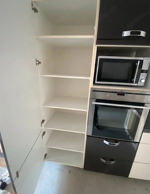 Hochglanzküche mit Geräten Ausgestattete Küche, Küchenzeile Bild 3