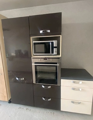 Hochglanzküche mit Geräten Ausgestattete Küche, Küchenzeile Bild 5