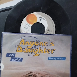 Single von Anyones Daughter 