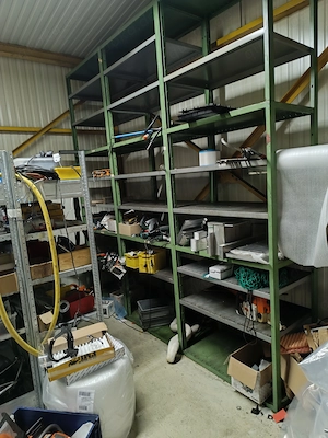 1 Regal  stahl 3 Meter lang 70cm tief etwas über 3 Meter hoch