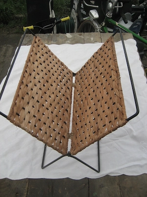 Zeitschriften-Ständer Zeitungsständer Metall Korbgeflecht Vintage