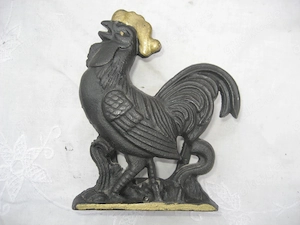 Hahn Servietten-Ständer Brief-Halter Kaffeefilter-Halter Osterdeko