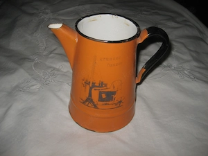 Emaille-Kanne rot schwarz Retro Dekoration Vintage Grunzer Funzer