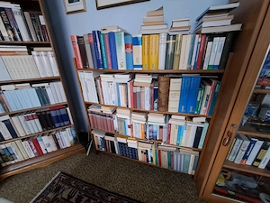 Bücherregal ca. 1,5m breit, 1,20m hoch