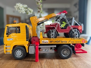 Bruder 2750 Man TGA Abschlepp-LKW