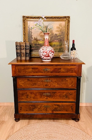 Antike Gründerzeit-Kommode aus 1890er Jahren   Nussbaumfurnier, 4 Schubladen   zeitlos elegant