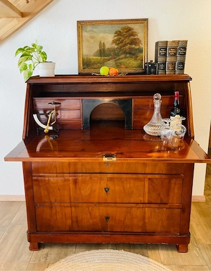 Antiker Biedermeier-Sekretär (ca. 1840)   Nussbaumfurnier   Kastenschlösser   Klappsekretär