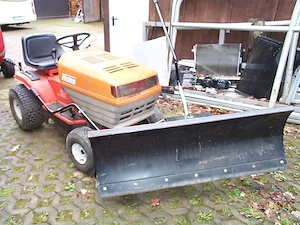 Aufsitzmäher HAKO Typ: 1203 E ohne Mähwerk.