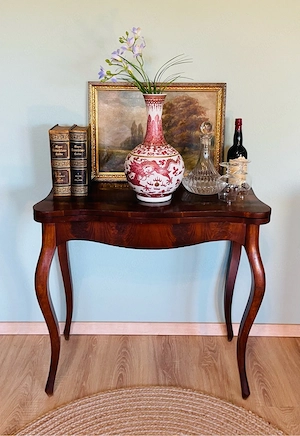 Antiker Biedermeier-Spieltisch Beistelltisch (ca. 1840)   Nussbaumfurnier   Ausklappbare Platte   Au