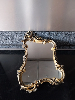 Schöner antiker Spiegel mit Goldeinfassung