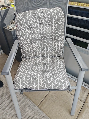 4 Balkonstühle mit Kissen 