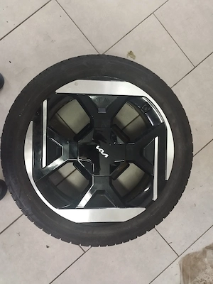 KIA EV 4 Winterkompletträder 215 50 R19 97 H, DOT 3624