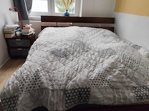 Verschenke Bett mit Nachtschränkchen zur Selbstabholung 