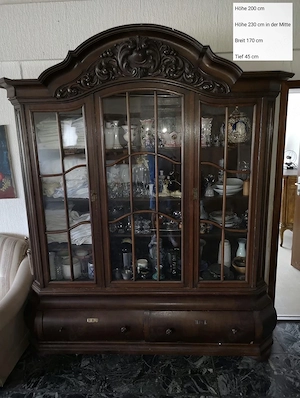 Schöner alter Antiker Schrank