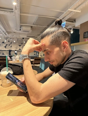 Ich suche eine Frau. Zwischen 18 und 45 Jahren, die im Bett gut ist. Ich bin 27 Jahre alt und Sportl