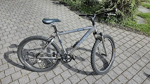 26" Trek 4300 Mountain Bike, M-Size - CROSS REIFEN - schöne Farbe Silberbronze - 