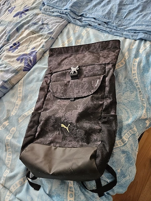 Verkaufe neuwertigen Puma Rucksack Bild 2