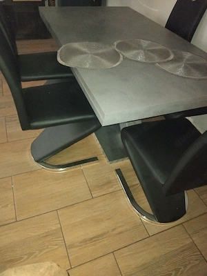 Esszimmer Tisch mit Stühle 
