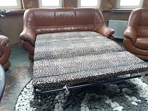 Ledersofa + 2 Sessel. Zustand ausgezeichnet.