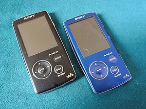 2x Sony Walkman Vintage Media-Player NWZ-A816 und NW-806