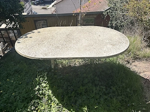 Gartentisch zu verschenken 