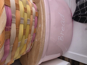 Verkaufe keramik brotbehältniss u mixer silvercrest topzustand beide funktioniert alles