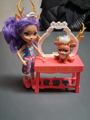 5 verschiedene Enchantimals Püppchen 