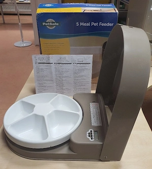 Katzenfutterautomat - Futterautomat für Hunde und Katzen - PetFeeder von PetSave