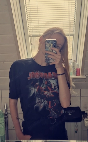 Hey bin skinny und verkaufe sex videos und bilder oder sex chat