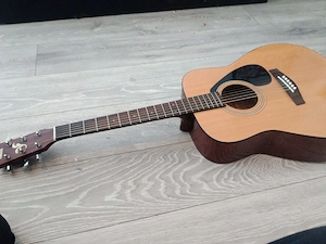 Akustik guitar Yamaha 