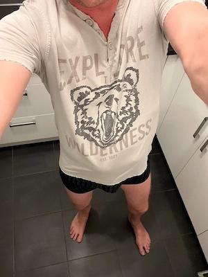 Mann sucht Dessous mit Anprobe vor Ort