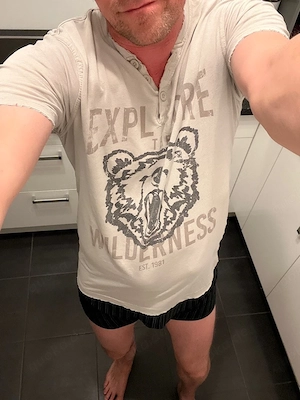 Er sucht zeigfreudige Dame ab 18 