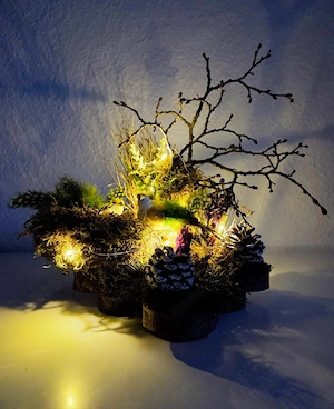 Handgefertigtes "Waldgezwitscher"   Leuchtendes Natur-Arrangement