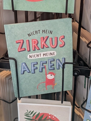 Handwerker held hilft