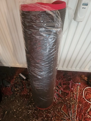 ISO Matte schwarz mit rotem Rand