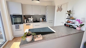 Nobilia Küche mit Kochinsel, sowie NEFF Geräten und Bosch Geschirrspüler, Top Zustand