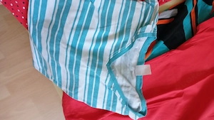 Mehrere Damensommertshirts