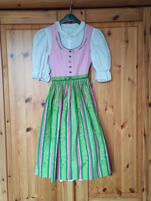 Dirndl für Mädchen, Größe 128, sehr schön.
