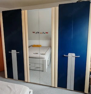 Großer Kleiderschrank mit Spiegeltüren Bild 2