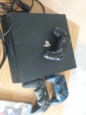 Ps4 pro mit 3 Controller und 10 Spiele